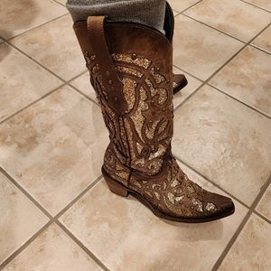 Corral size 9 brown leather with gold glitter inlay